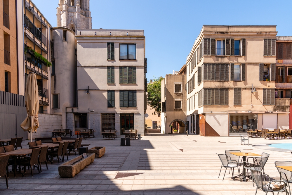 Historic,Square,In,Girona,,Spain,Architecture,And,City,Life,By
